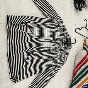 Black & white striped blazer #stripes